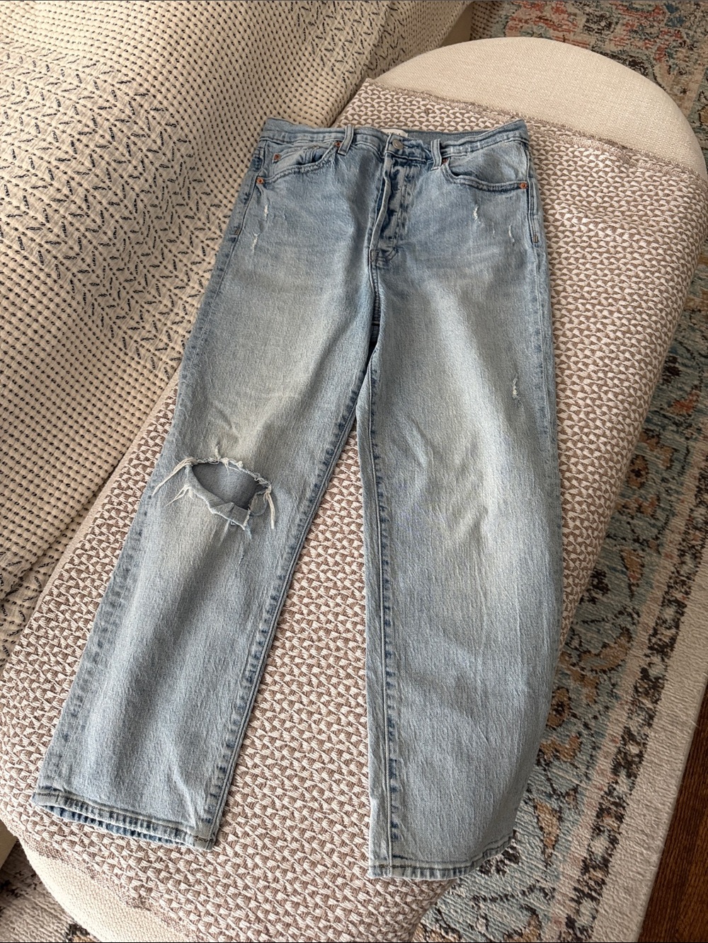 Women’s Pistola crop Light Blue Distressed Straight-Leg Jeans